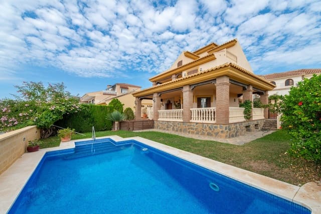 10 Zimmer Villa zu verkaufen in Rincón de la Victoria mit Pool Garage - 1.660.000 € (Ref: 7871561)