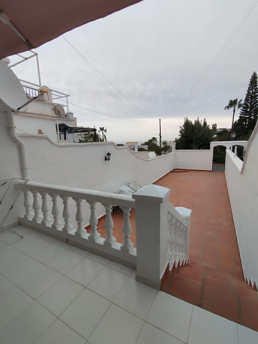 2 bedroom Villa for sale in Torrox-Costa with pool - € 320,000 (Ref: 8195434)