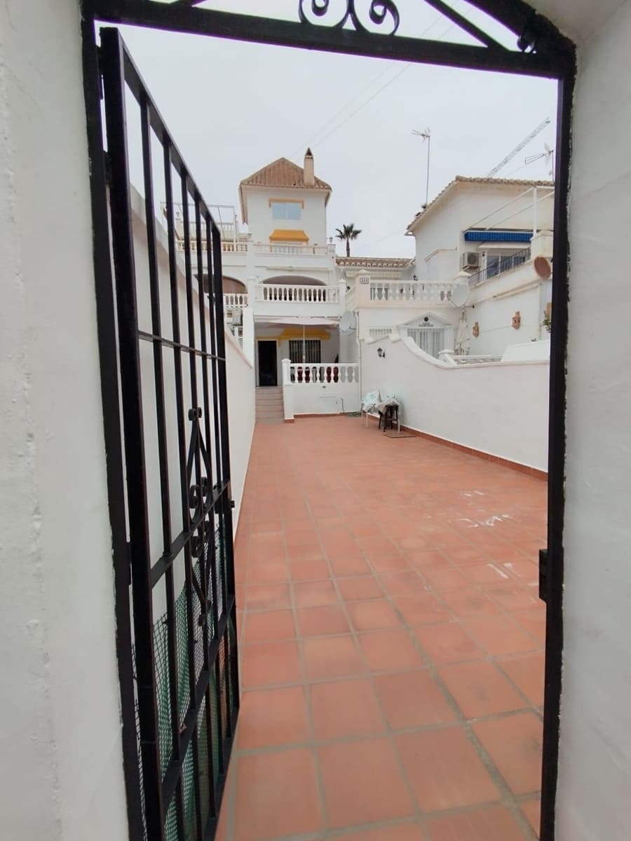 2 bedroom Villa for sale in Torrox-Costa with pool - € 320,000 (Ref: 8195434)