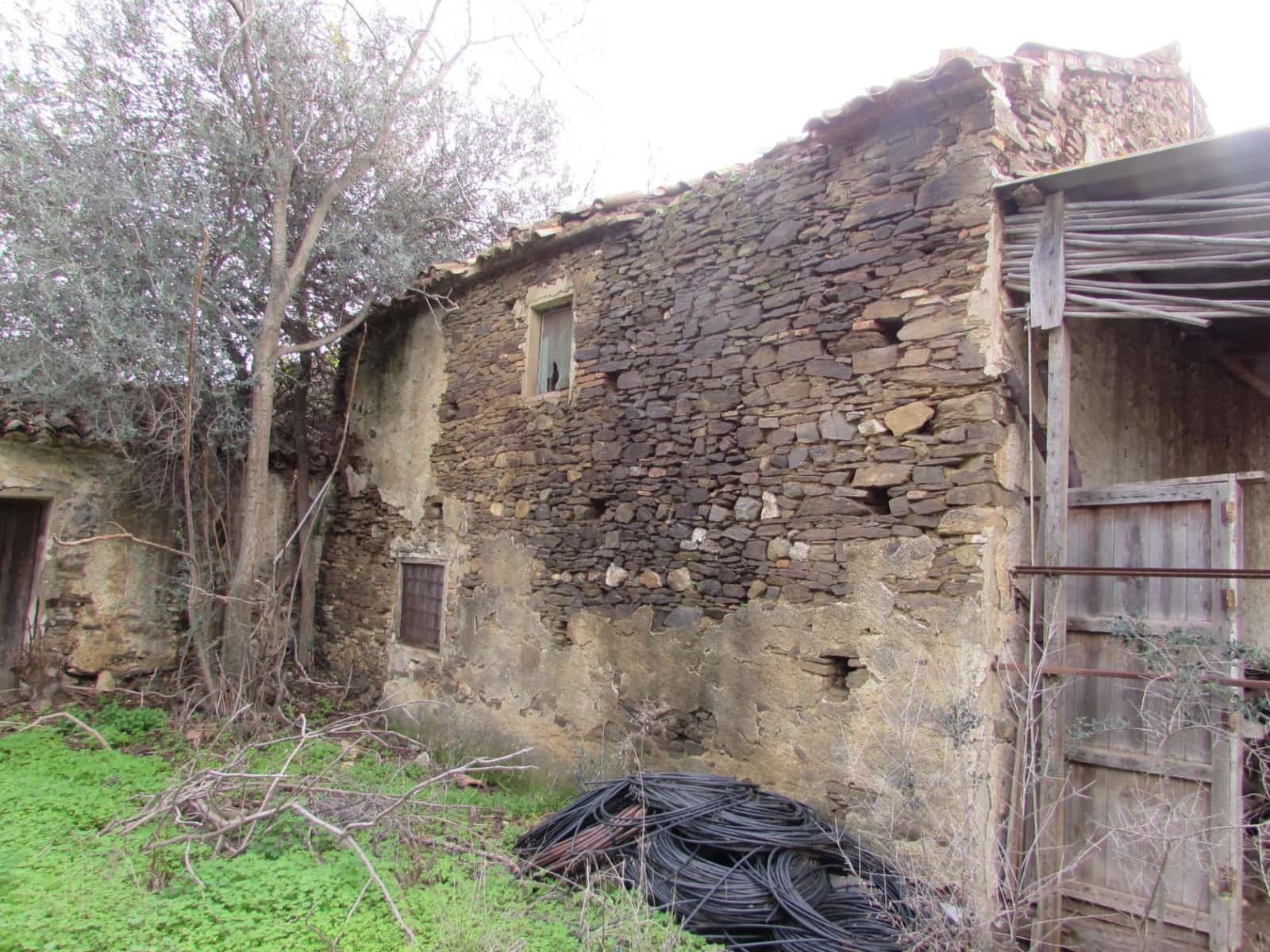 2 soveværelse Finca/Landehus til salg i Benamocarra - € 69.000 (Ref: 8691162)