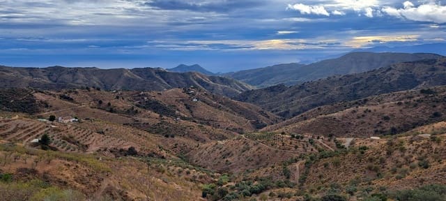 Ubebygd land til salgs i Málaga by - € 275 000 (Ref: 8767209)