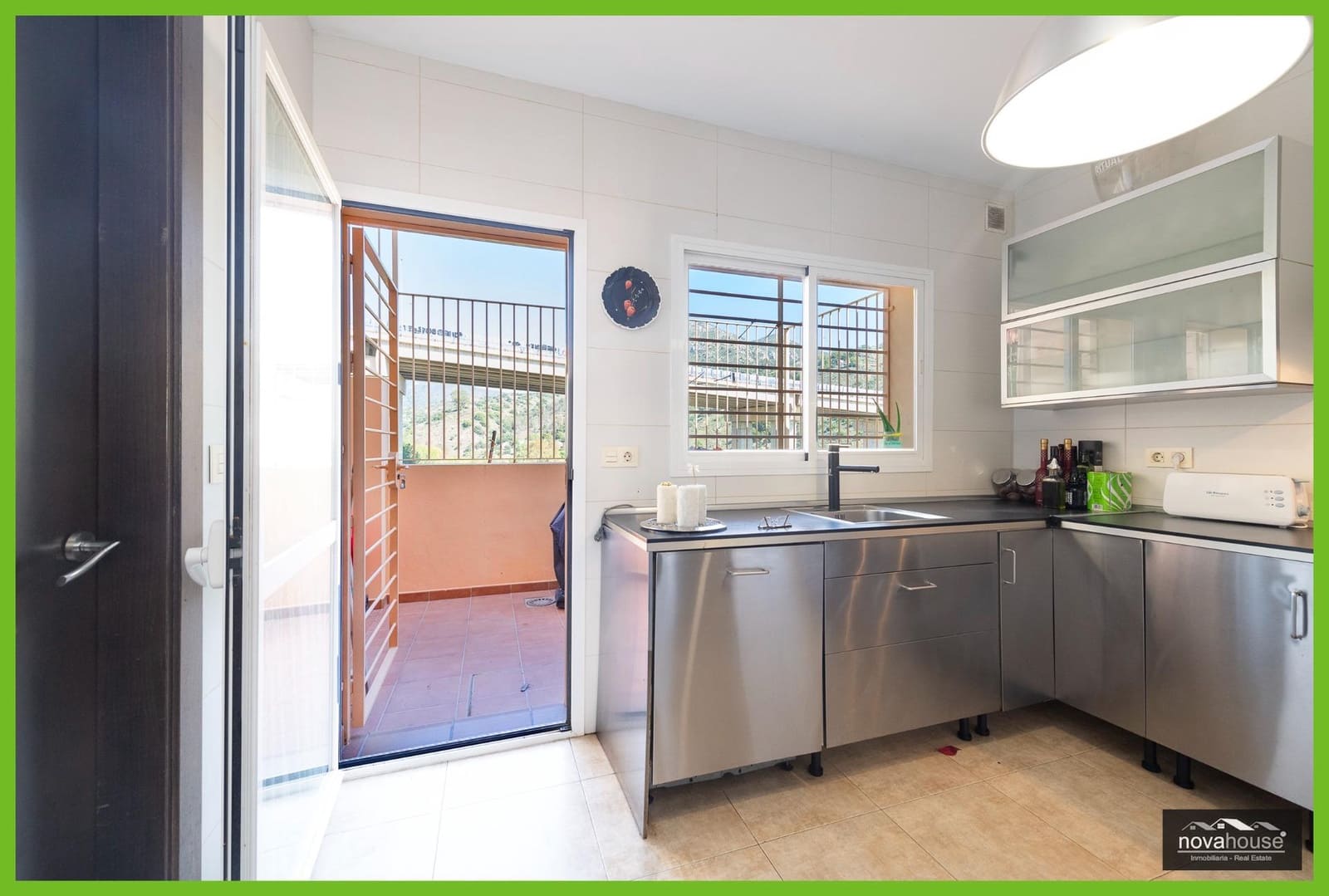 4 slaapkamer Rijtjeshuis te koop in Malaga stad met garage - € 549.000 (Ref: 8825202)