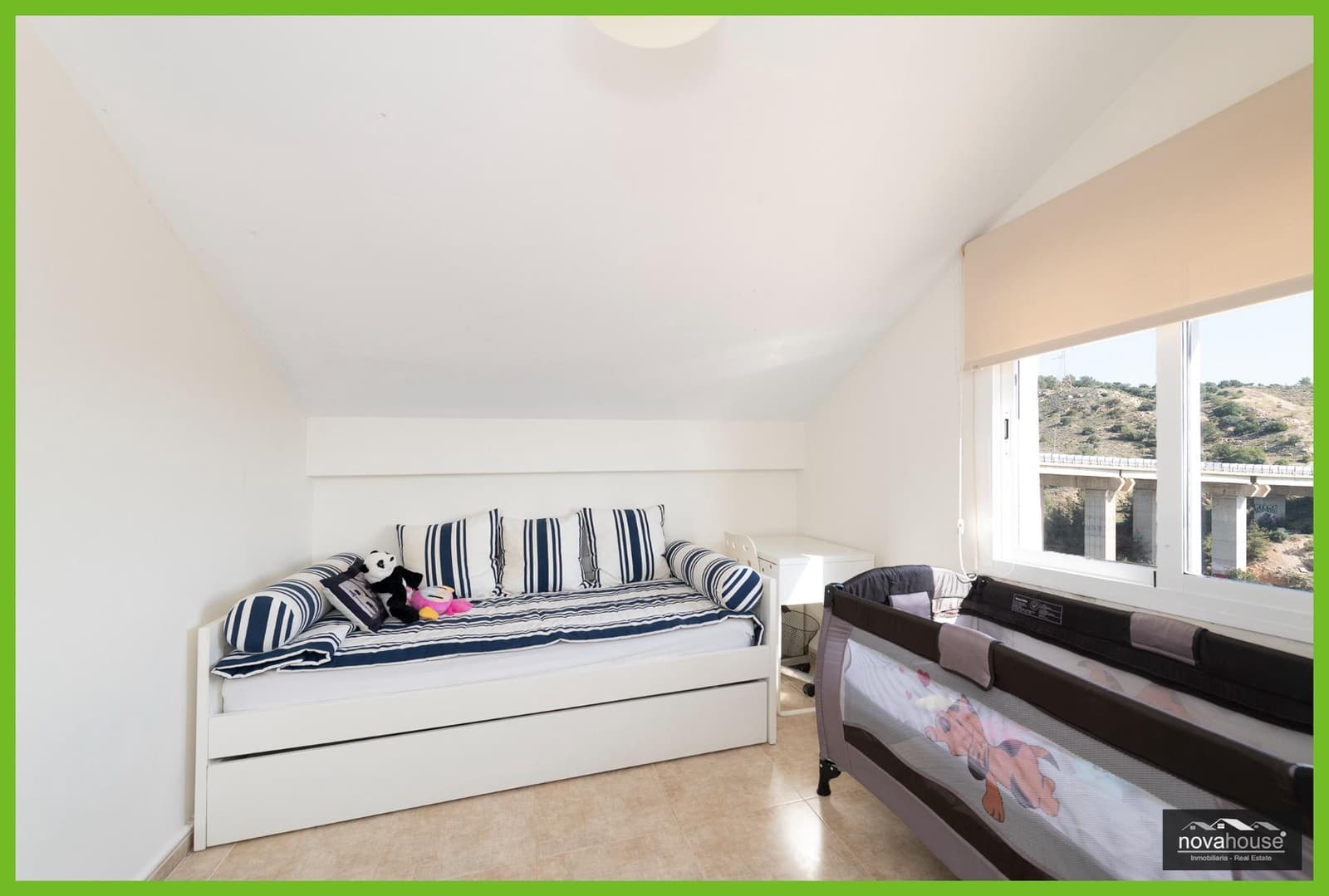 4 slaapkamer Rijtjeshuis te koop in Malaga stad met garage - € 549.000 (Ref: 8825202)