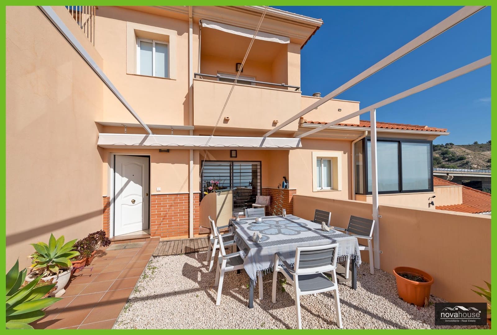 4 slaapkamer Rijtjeshuis te koop in Malaga stad met garage - € 544.900 (Ref: 8825202)