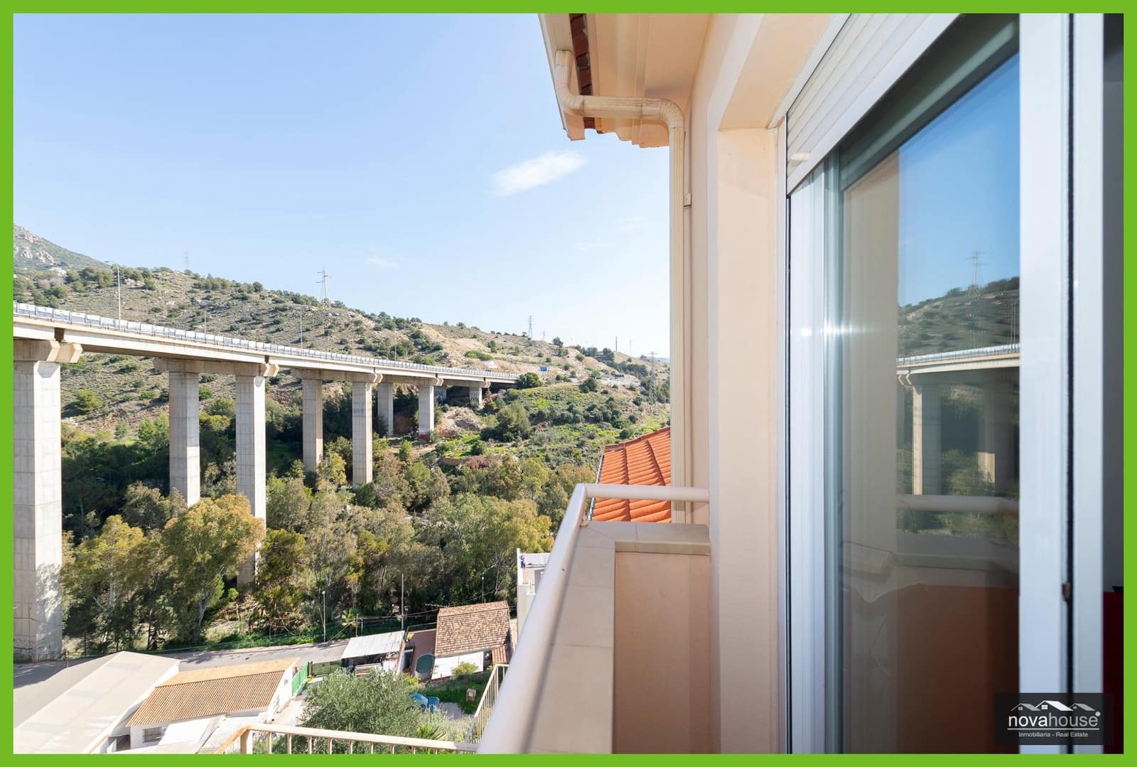 4 slaapkamer Rijtjeshuis te koop in Malaga stad met garage - € 544.900 (Ref: 8825202)