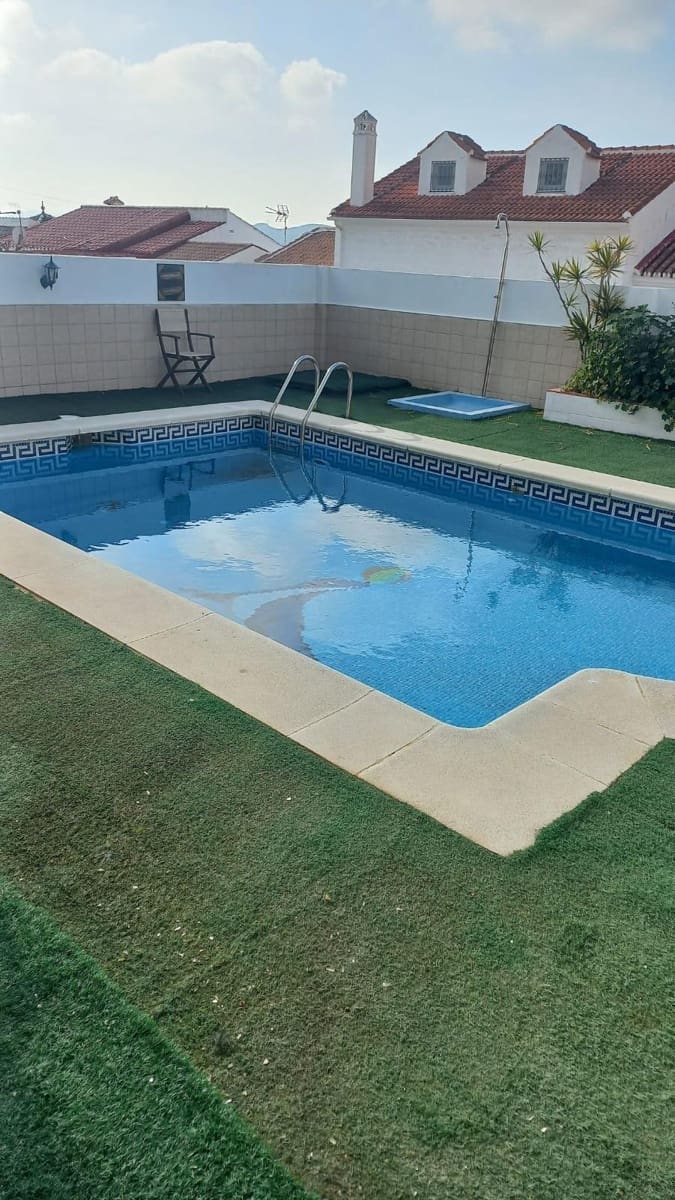 5 soverom Rekkehus til salgs i Puerto de la Torre med svømmebasseng garasje - € 620 000 (Ref: 8836554)