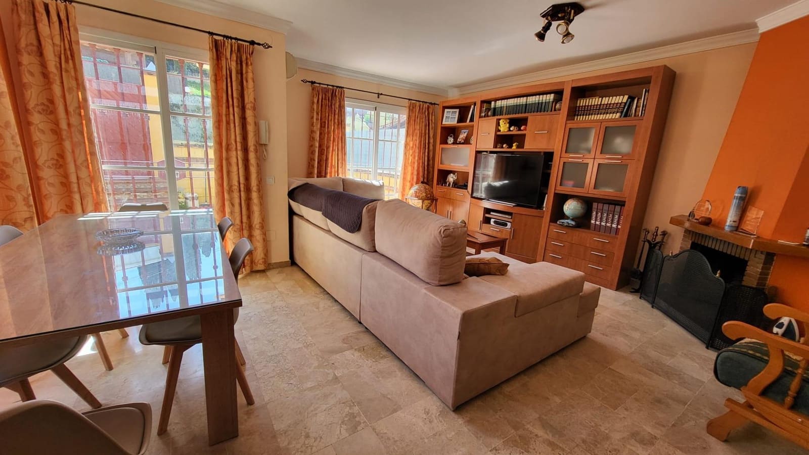 5 soveværelse Byhus til salg i Rincon de la Victoria med swimmingpool garage - € 494.900 (Ref: 8869617)