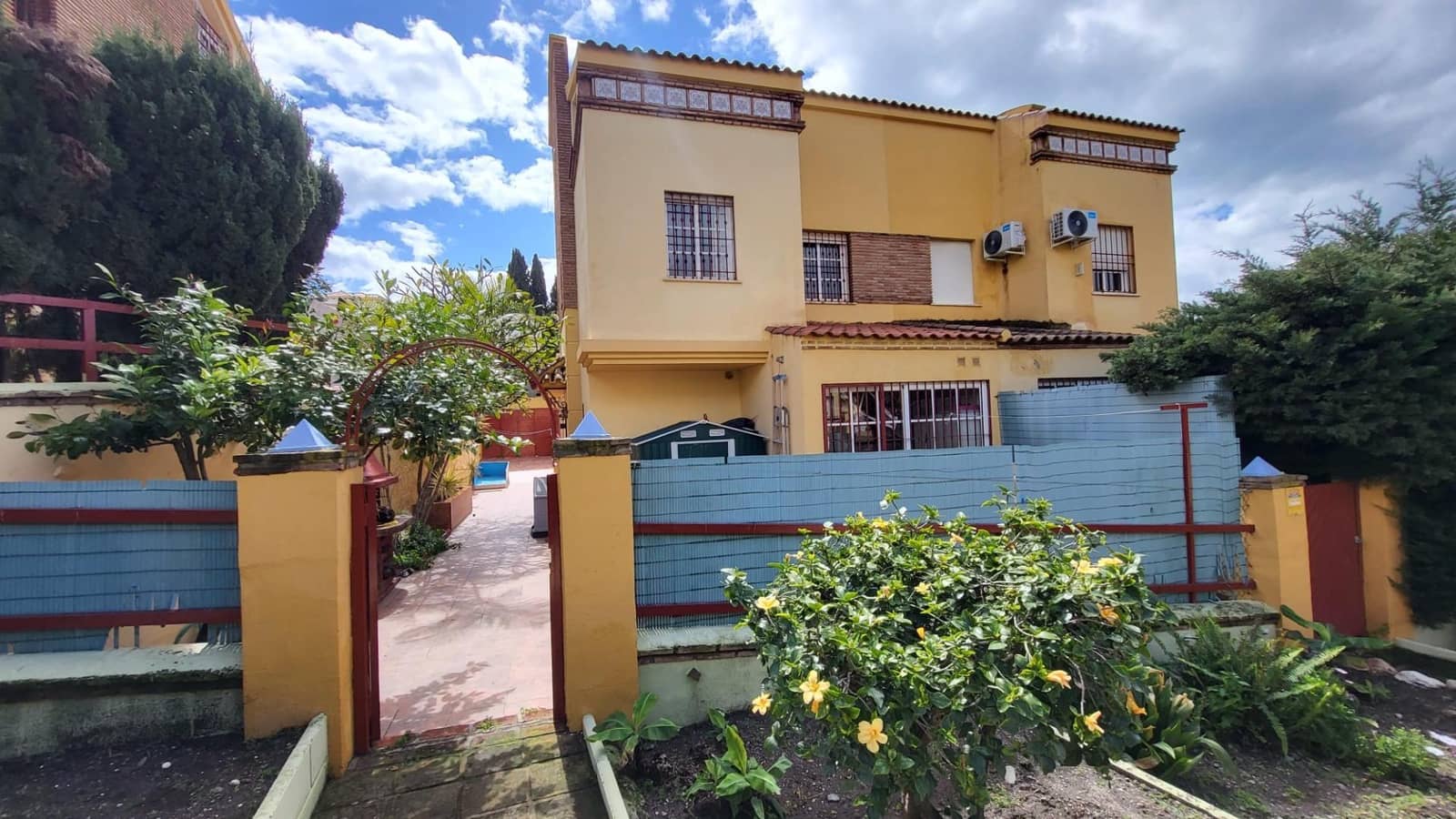 5 soveværelse Byhus til salg i Rincon de la Victoria med swimmingpool garage - € 494.900 (Ref: 8869617)