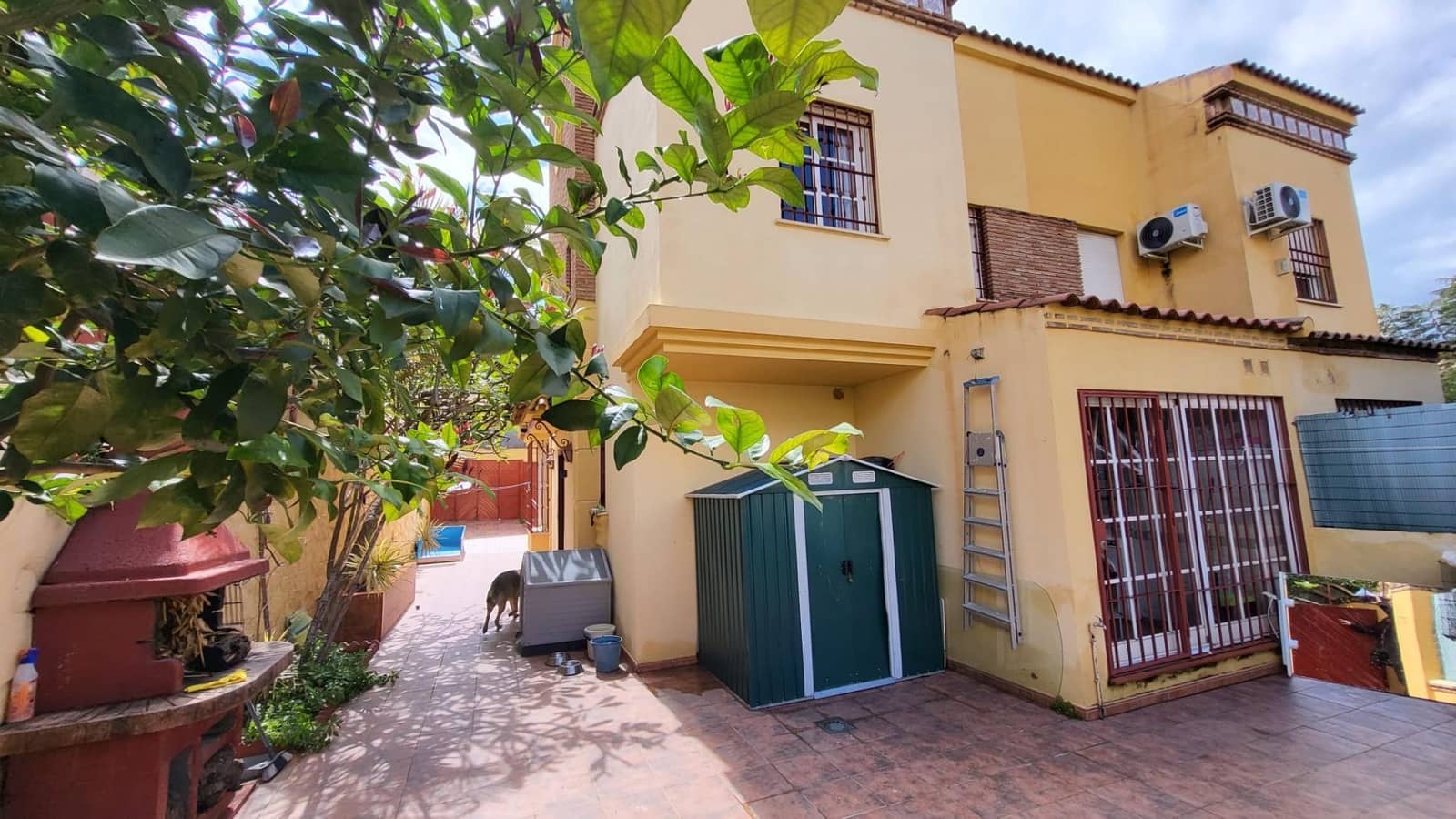 5 soveværelse Byhus til salg i Rincon de la Victoria med swimmingpool garage - € 494.900 (Ref: 8869617)