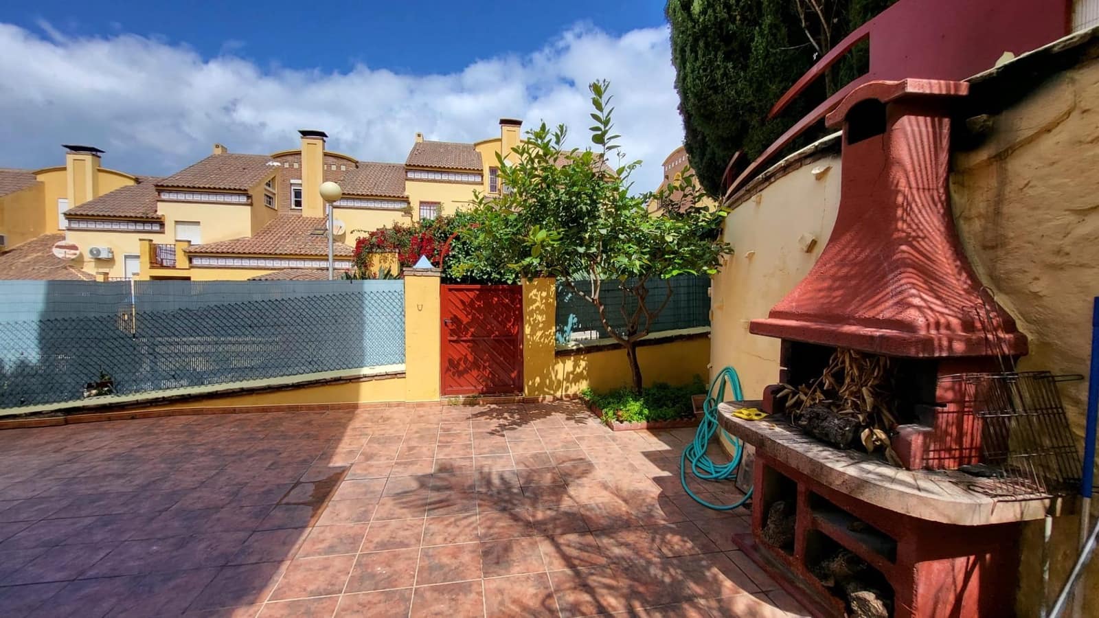 5 soveværelse Byhus til salg i Rincon de la Victoria med swimmingpool garage - € 494.900 (Ref: 8869617)