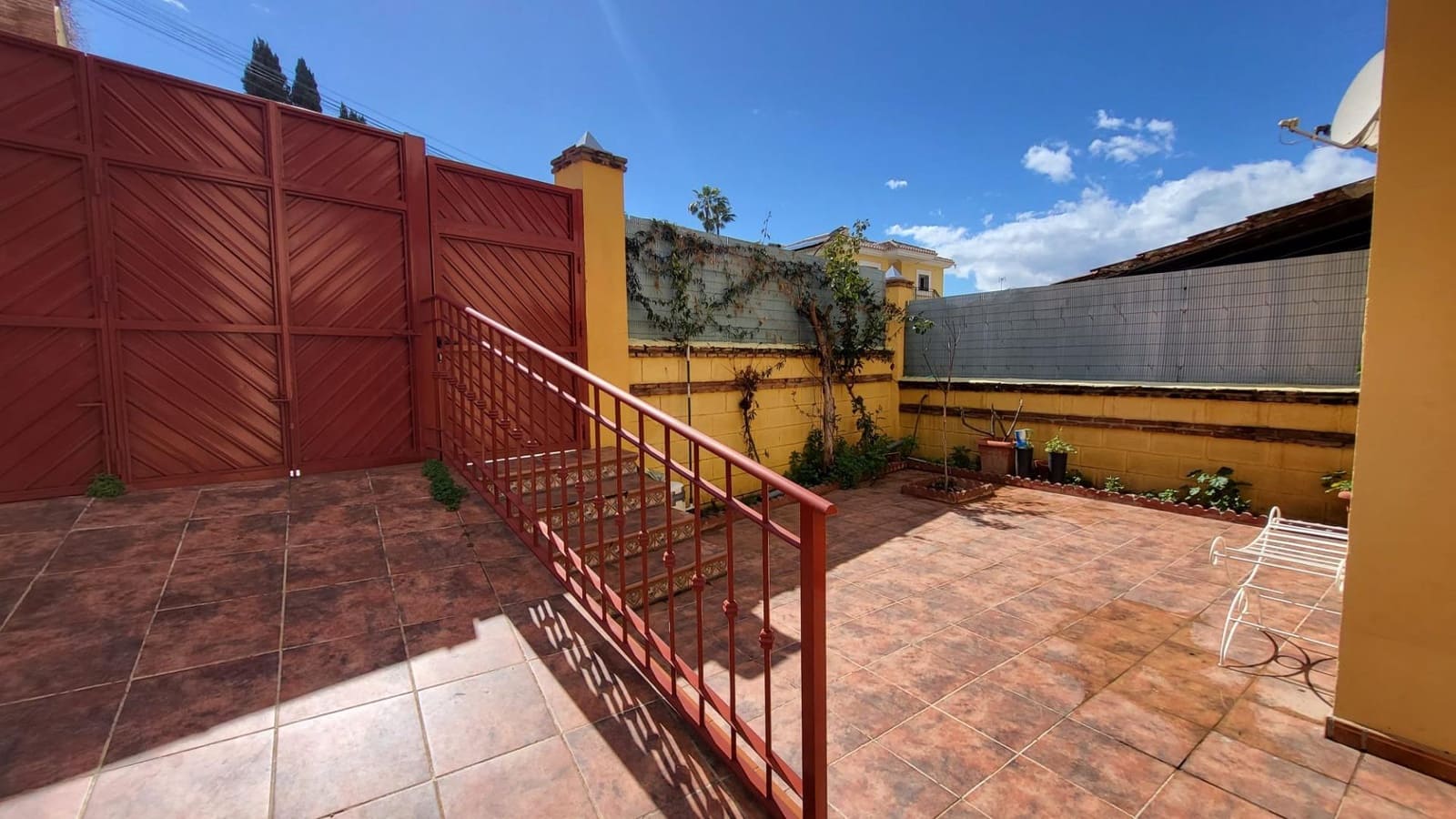 5 soveværelse Byhus til salg i Rincon de la Victoria med swimmingpool garage - € 494.900 (Ref: 8869617)