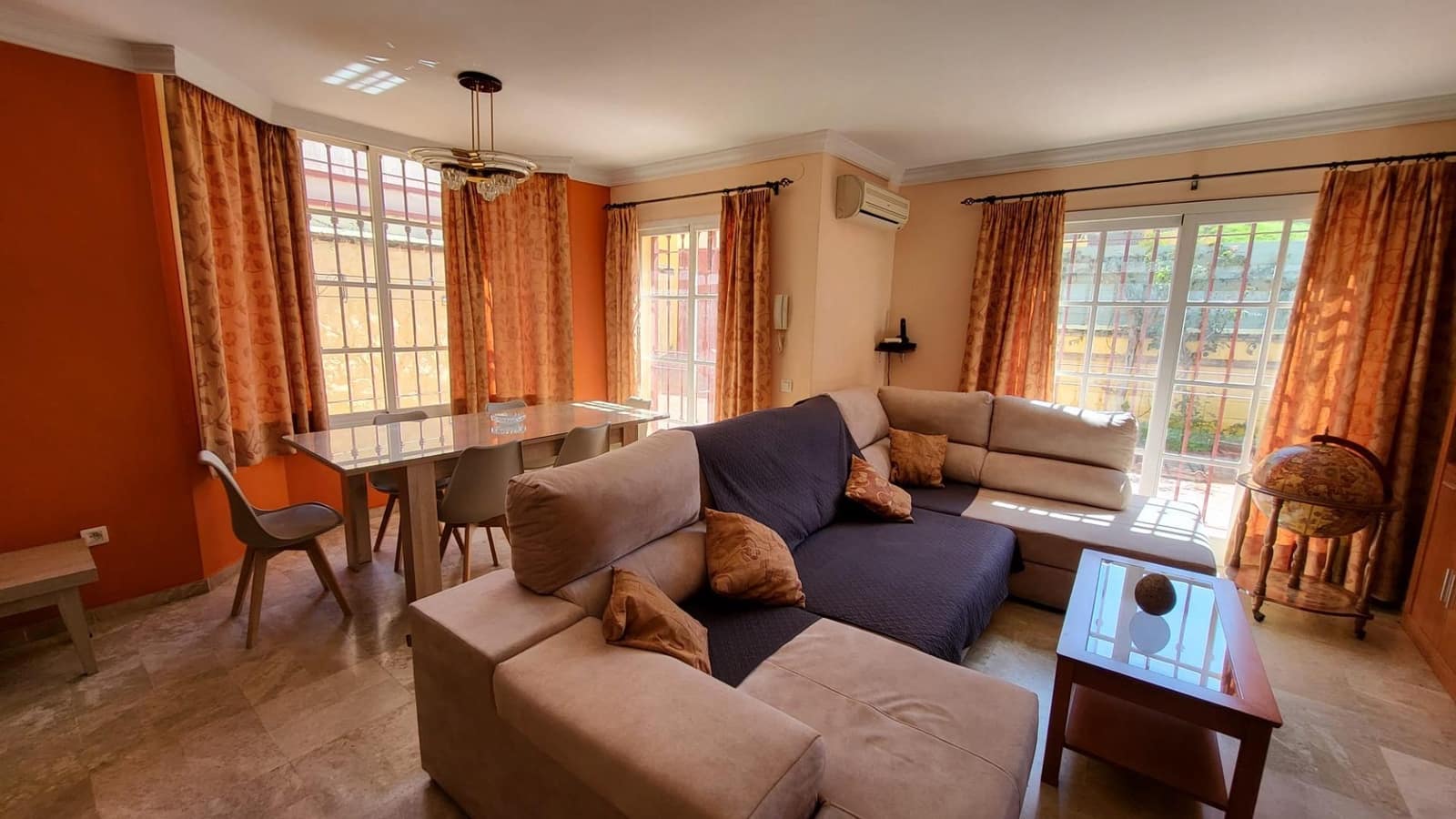 5 soveværelse Byhus til salg i Rincon de la Victoria med swimmingpool garage - € 494.900 (Ref: 8869617)