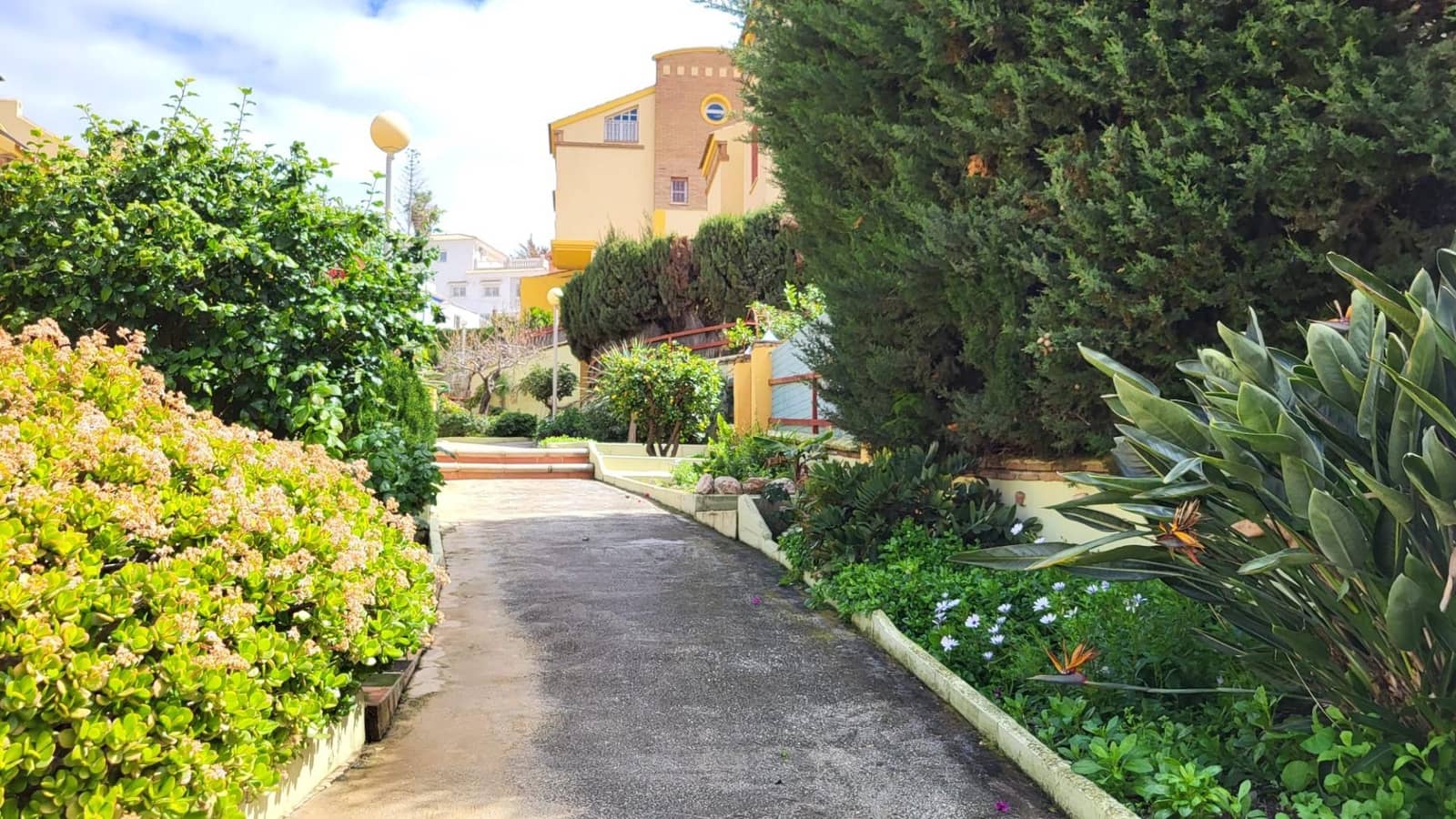 5 soveværelse Byhus til salg i Rincon de la Victoria med swimmingpool garage - € 494.900 (Ref: 8869617)