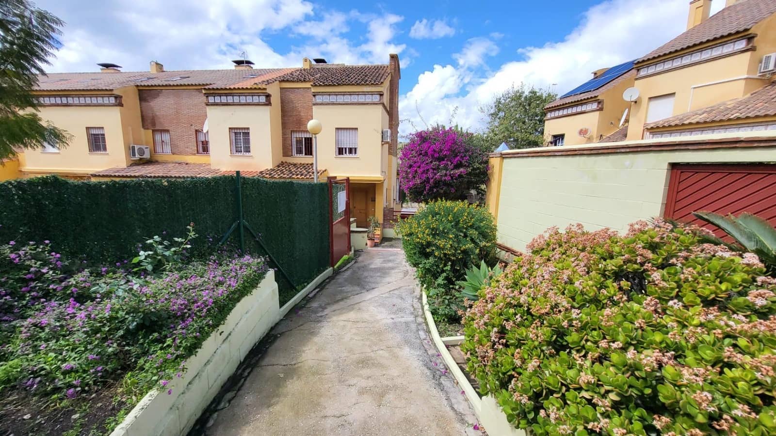 5 soveværelse Byhus til salg i Rincon de la Victoria med swimmingpool garage - € 494.900 (Ref: 8869617)