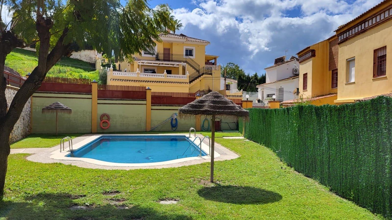 5 soveværelse Byhus til salg i Rincon de la Victoria med swimmingpool garage - € 494.900 (Ref: 8869617)