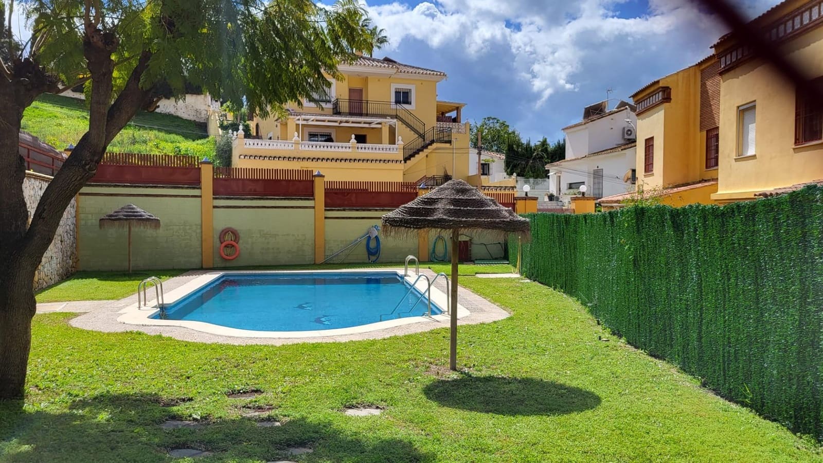 5 soveværelse Byhus til salg i Rincon de la Victoria med swimmingpool garage - € 494.900 (Ref: 8869617)