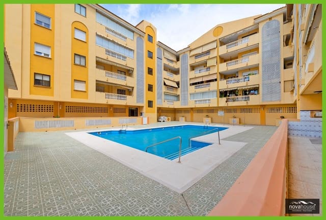 Piso de 3 habitaciones en Rincón de la Victoria en venta con piscina garaje - 389.000 € (Ref: 8957089)