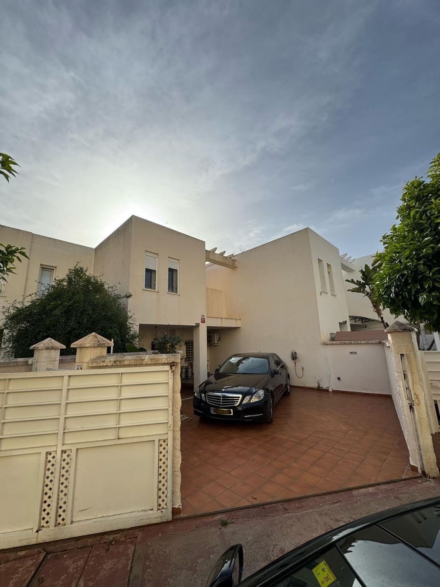 4 soverom Rekkehus til salgs i Rincon de la Victoria med svømmebasseng garasje - € 590 000 (Ref: 8972465)