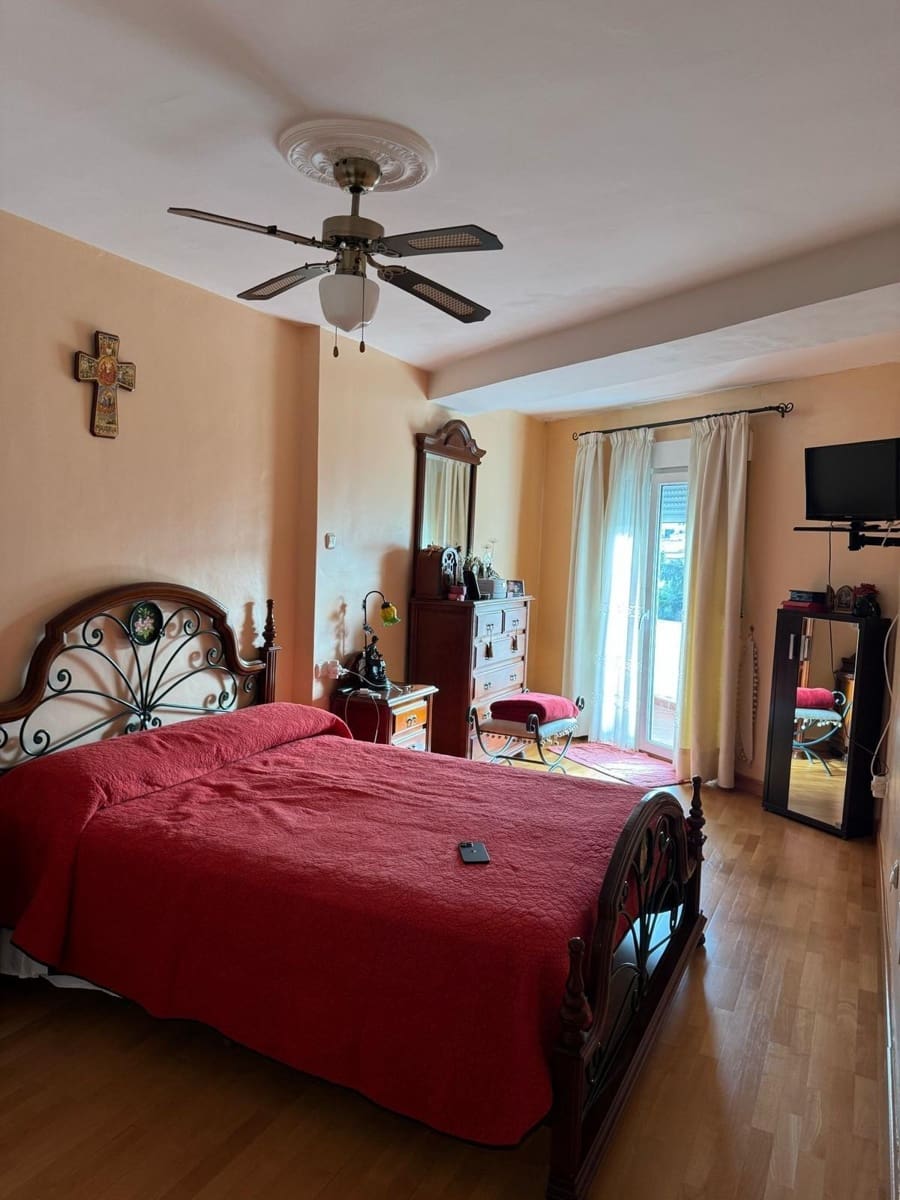 4 soverom Rekkehus til salgs i Rincon de la Victoria med svømmebasseng garasje - € 590 000 (Ref: 8972465)