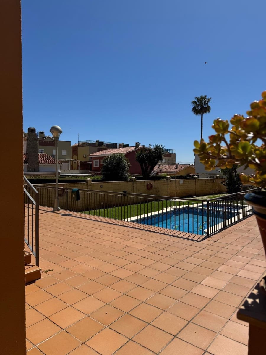 3 quarto Moradia em Banda para venda em Rincon de la Victoria com piscina garagem - 470 000 € (Ref: 8976145)