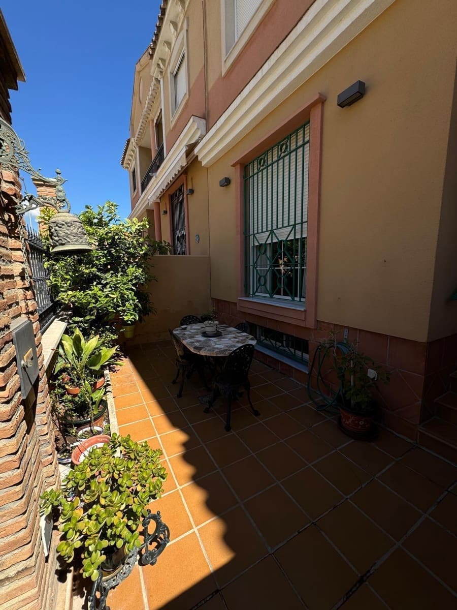 3 quarto Moradia em Banda para venda em Rincon de la Victoria com piscina garagem - 470 000 € (Ref: 8976145)