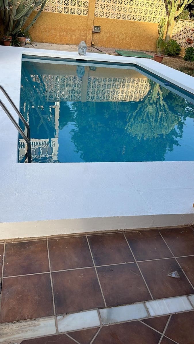 3 soverom Villa til salgs i La Cala del Moral med svømmebasseng garasje - € 680 000 (Ref: 9065164)