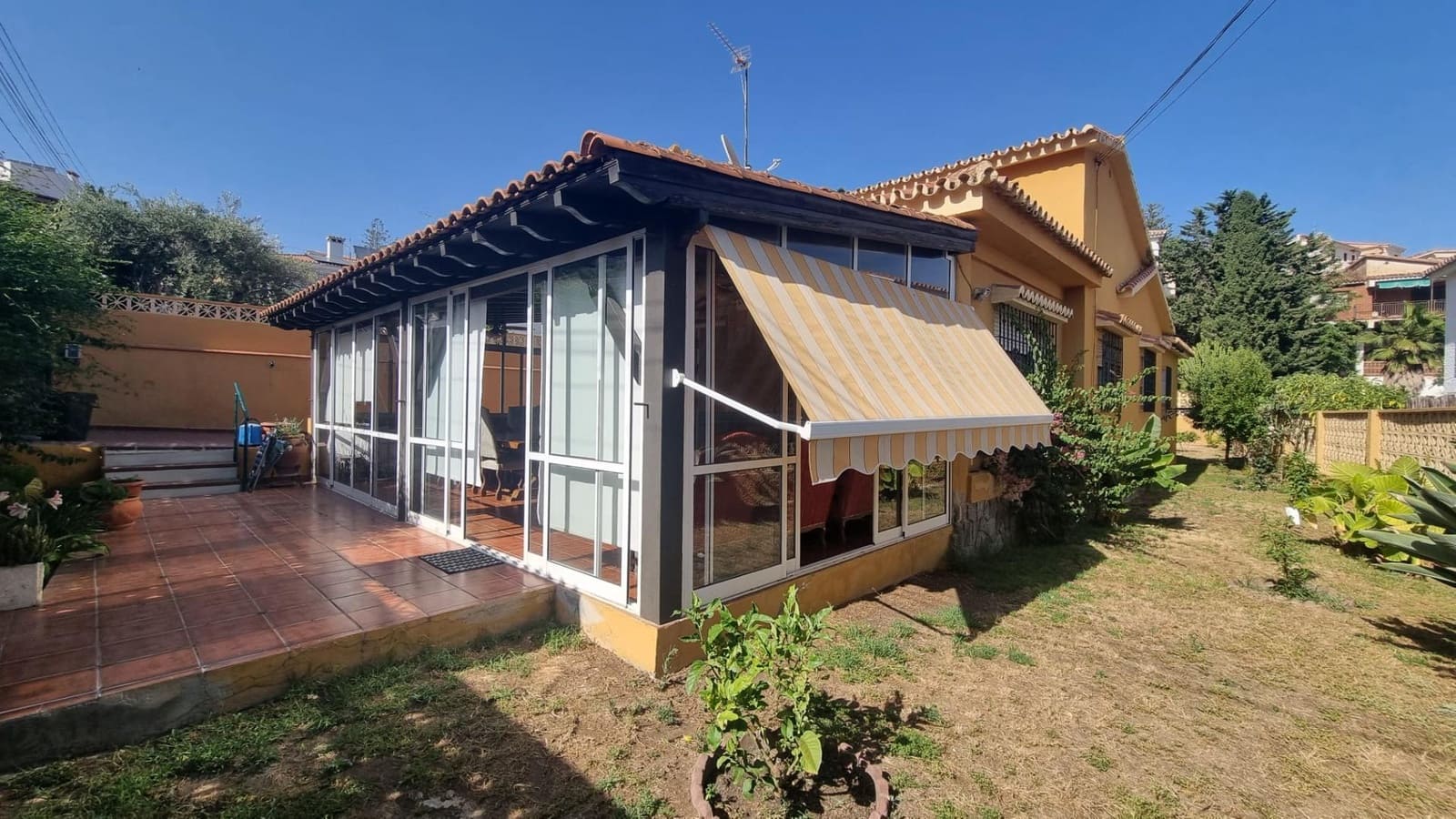 3 soverom Villa til salgs i La Cala del Moral med svømmebasseng garasje - € 680 000 (Ref: 9065164)