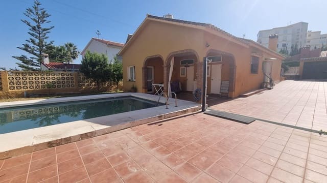 3 soveværelse Villa til salg i La Cala del Moral, Rincón de la Victoria med swimmingpool garage - € 680.000 (Ref: 9065164)