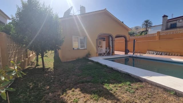 3 makuuhuone Huvila myytävänä paikassa La Cala del Moral, Rincón de la Victoria mukana uima-altaan 
autotalli - 680 000 € (Ref: 9065164)