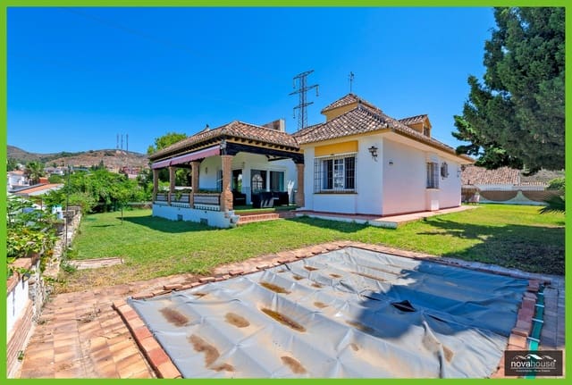 5 makuuhuone Huvila myytävänä paikassa La Cala del Moral, Rincón de la Victoria mukana 
autotalli - 1 350 000 € (Ref: 9108664)