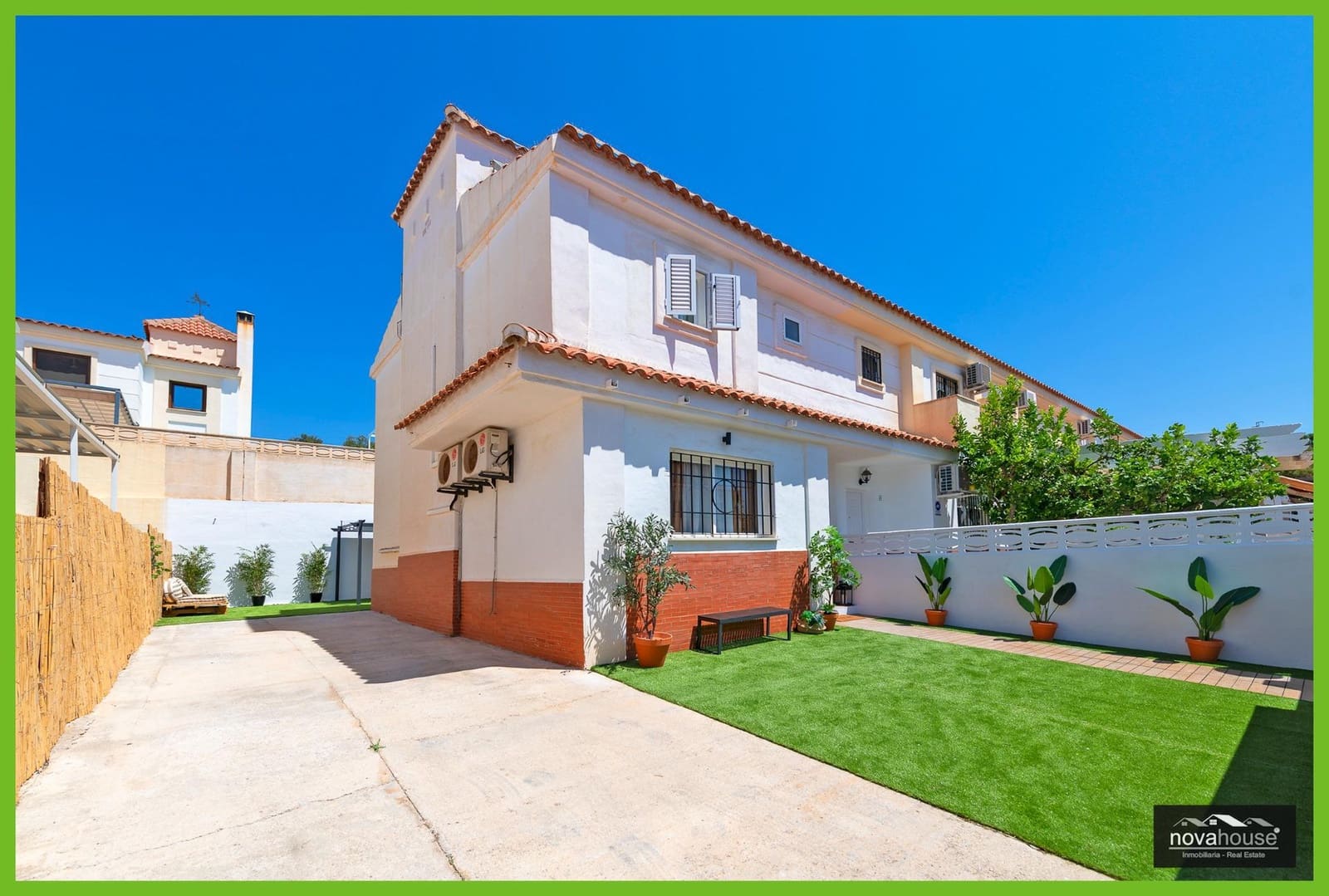 4 bedroom Townhouse for sale in Chilches with pool - € 375,000 (Ref: 9153913)