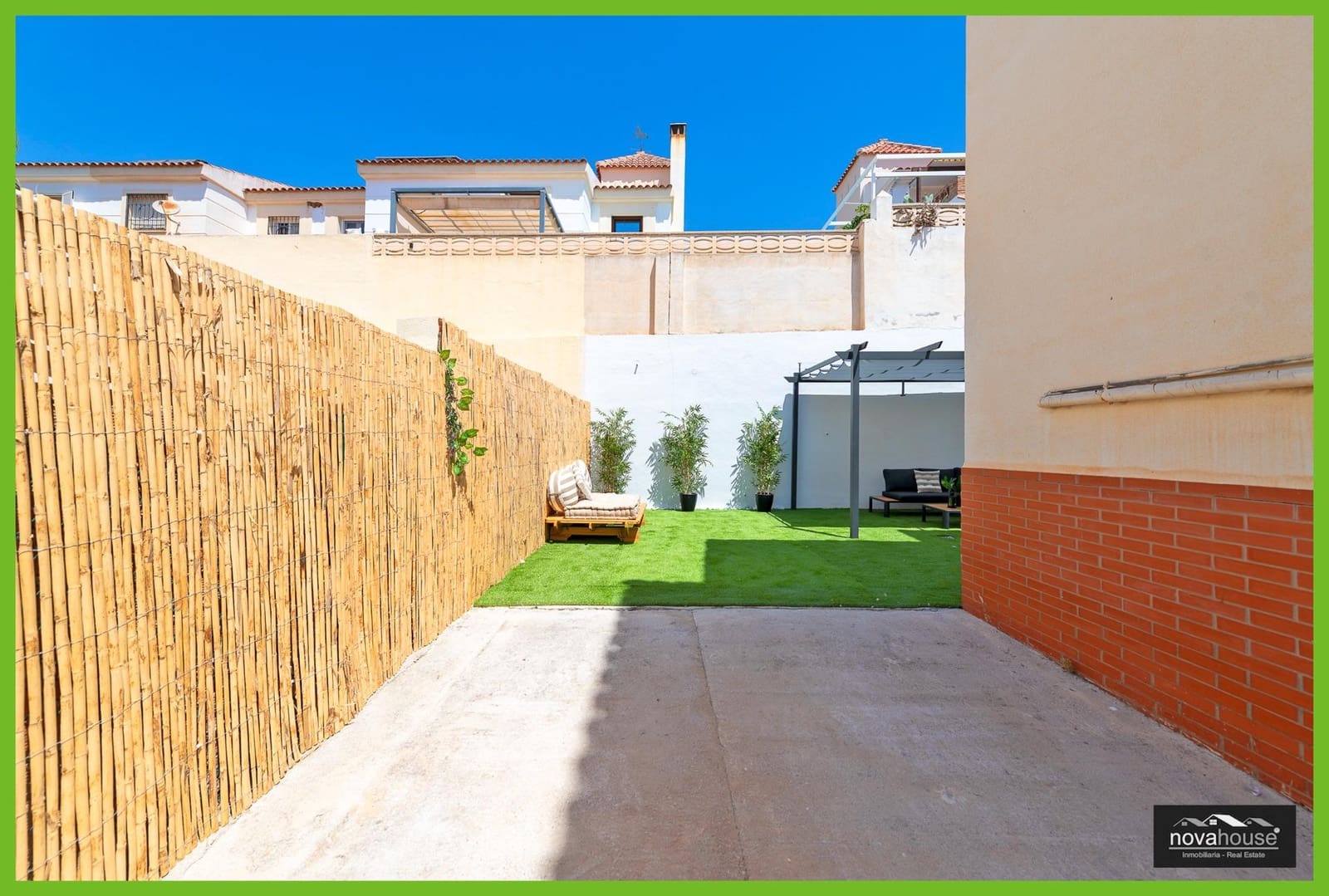 4 bedroom Townhouse for sale in Chilches with pool - € 375,000 (Ref: 9153913)
