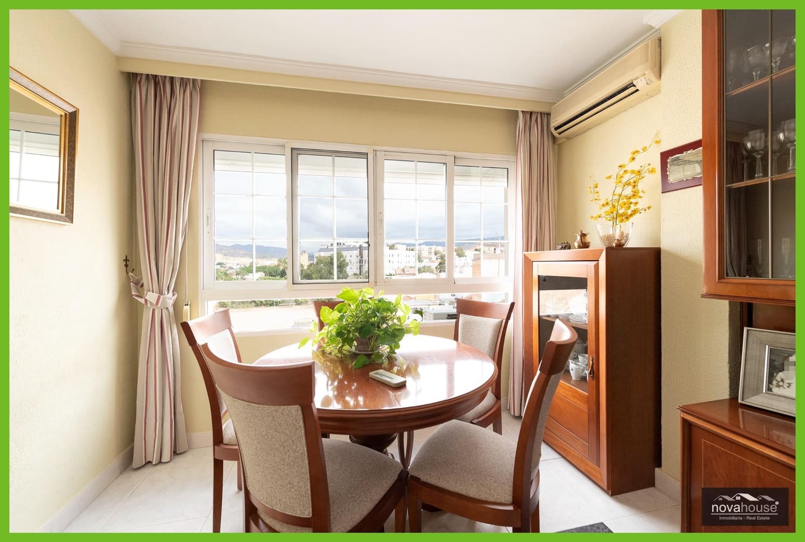 3 bedroom Flat for sale in Malaga city - € 300,000 (Ref: 9291611)