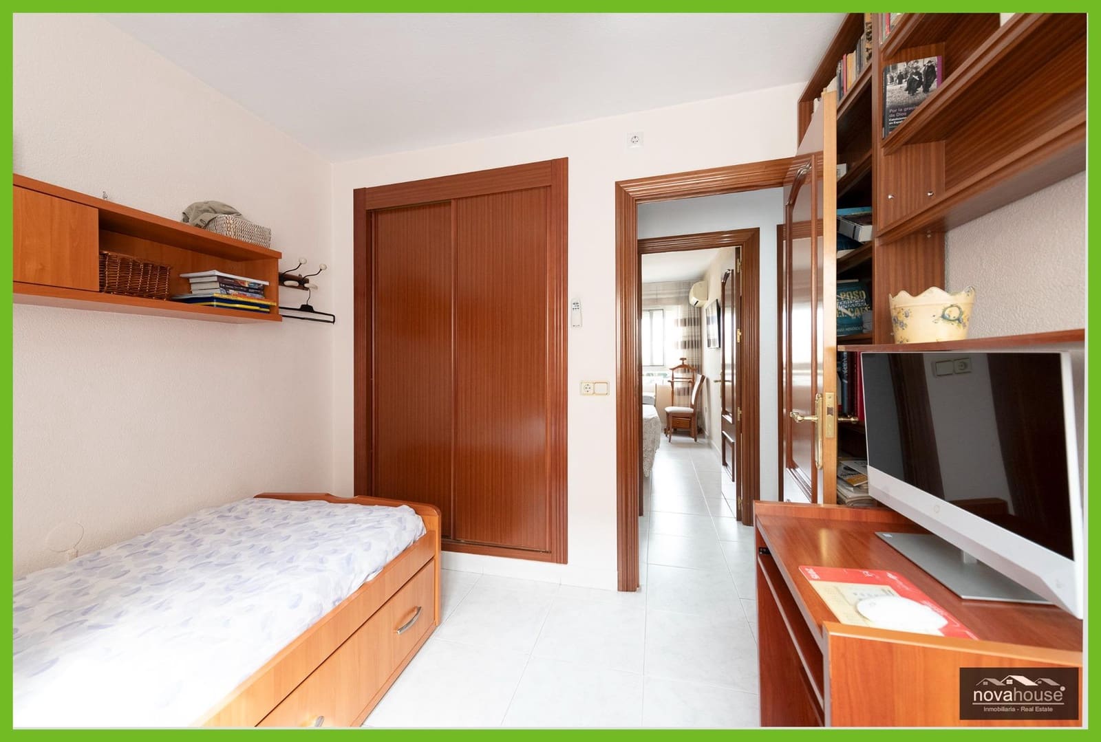 3 bedroom Flat for sale in Malaga city - € 300,000 (Ref: 9291611)