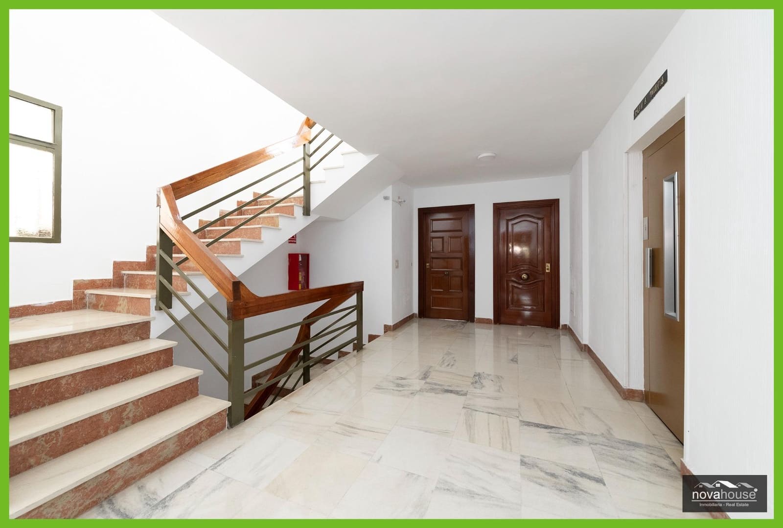 3 bedroom Flat for sale in Malaga city - € 300,000 (Ref: 9291611)