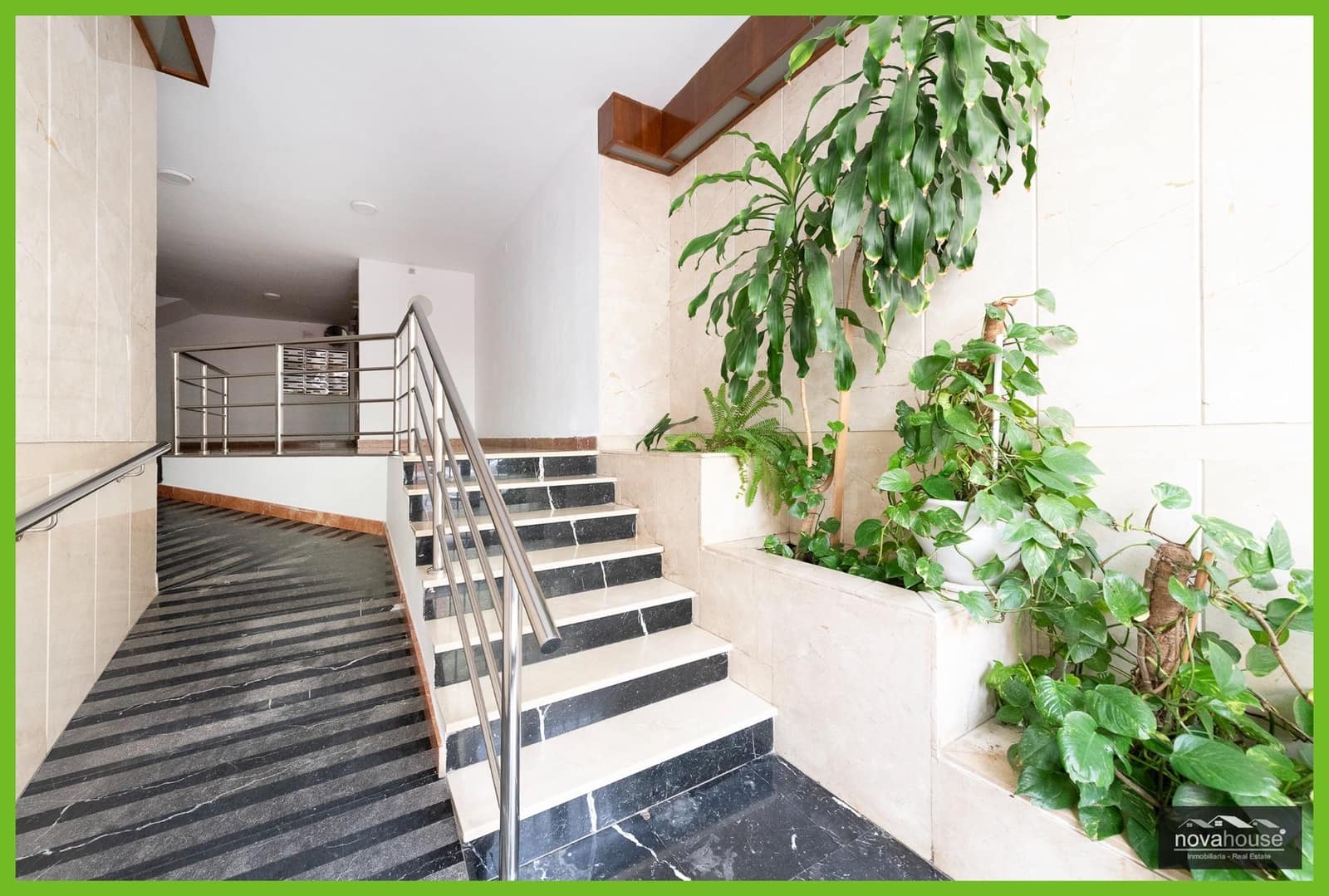 3 bedroom Flat for sale in Malaga city - € 300,000 (Ref: 9291611)