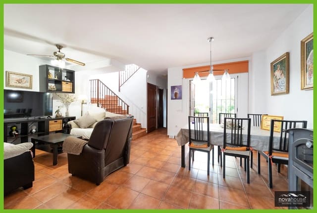 3 makuuhuone Rivitalo myytävänä paikassa Almogía mukana uima-altaan 
autotalli - 251 600 € (Ref: 9301058)