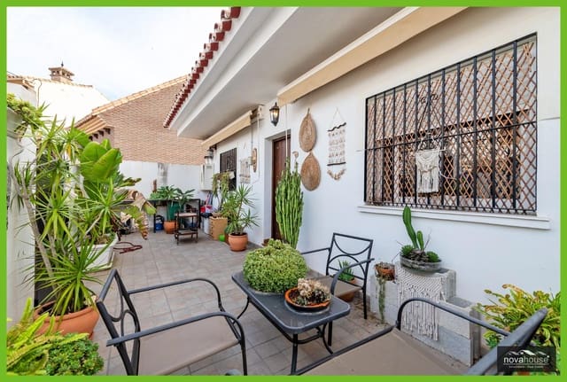5 bedroom Townhouse for sale in Chilches, Vélez-Málaga - € 455,000 (Ref: 9375351)