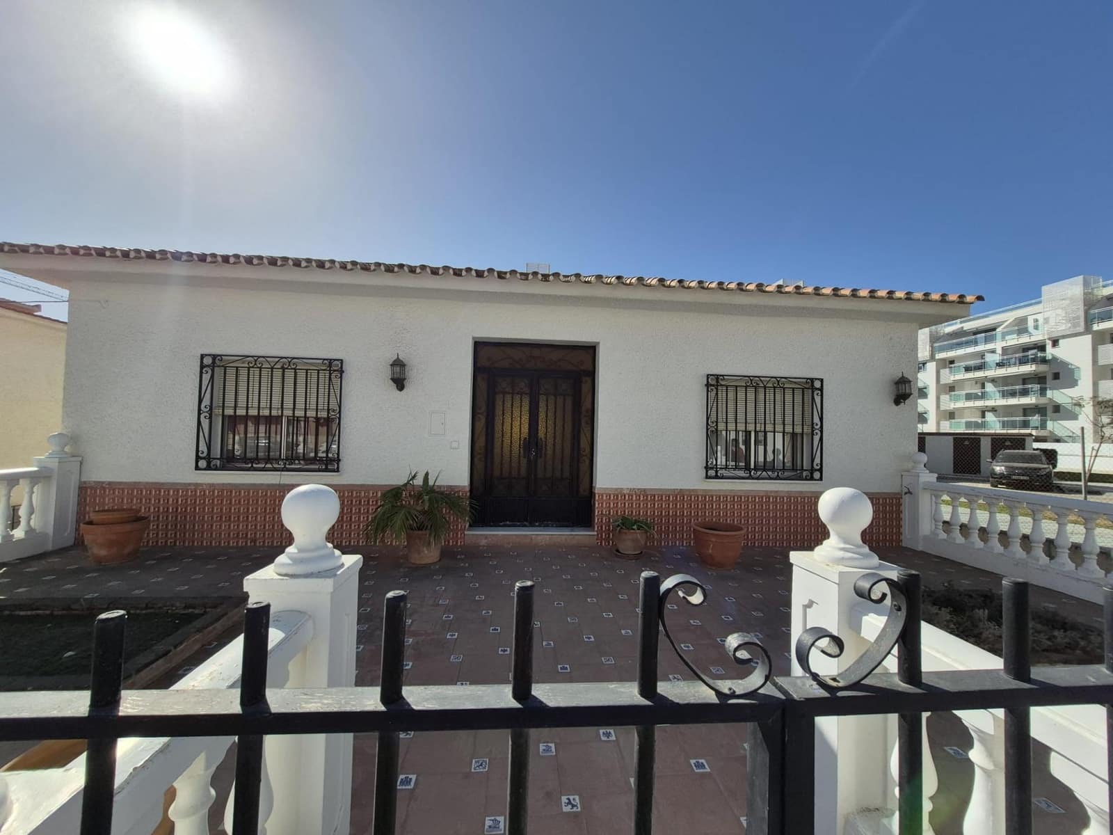 3 sypialnia Finka/Dom wiejski na sprzedaż w Torrox z garażem - 720 000 € (Ref: 9385615)