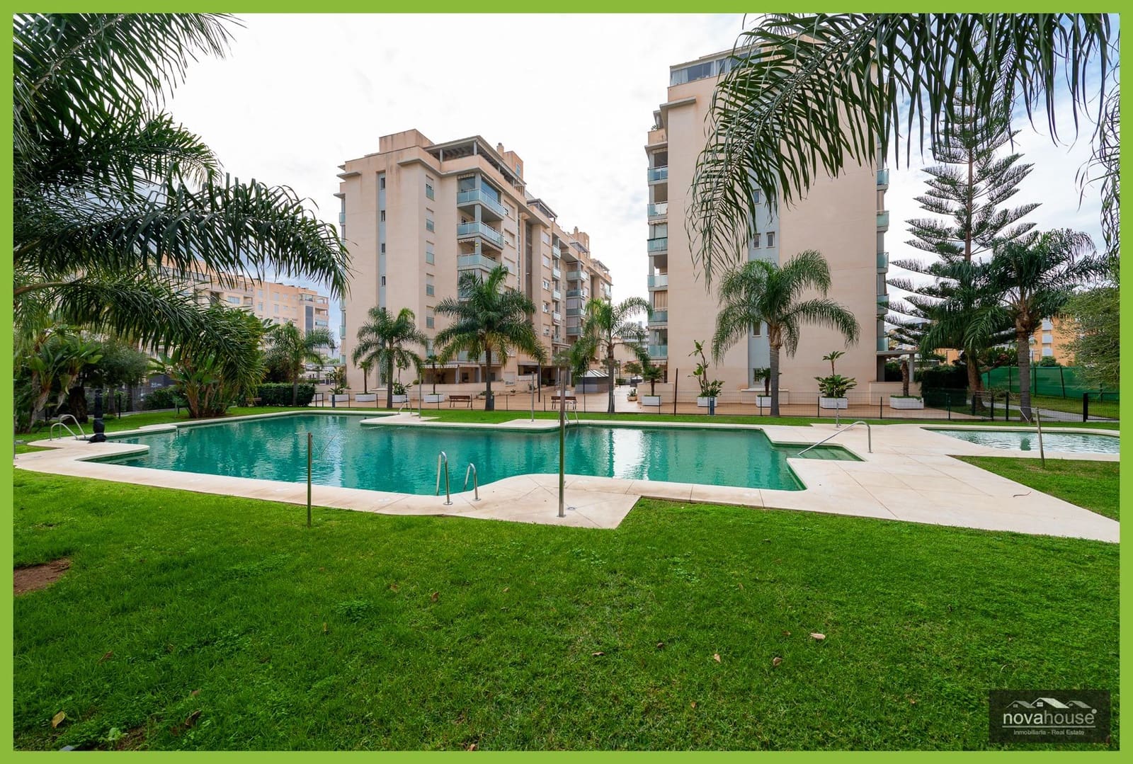 3 bedroom Flat for sale in Rincon de la Victoria with pool - € 452,000 (Ref: 9471210)