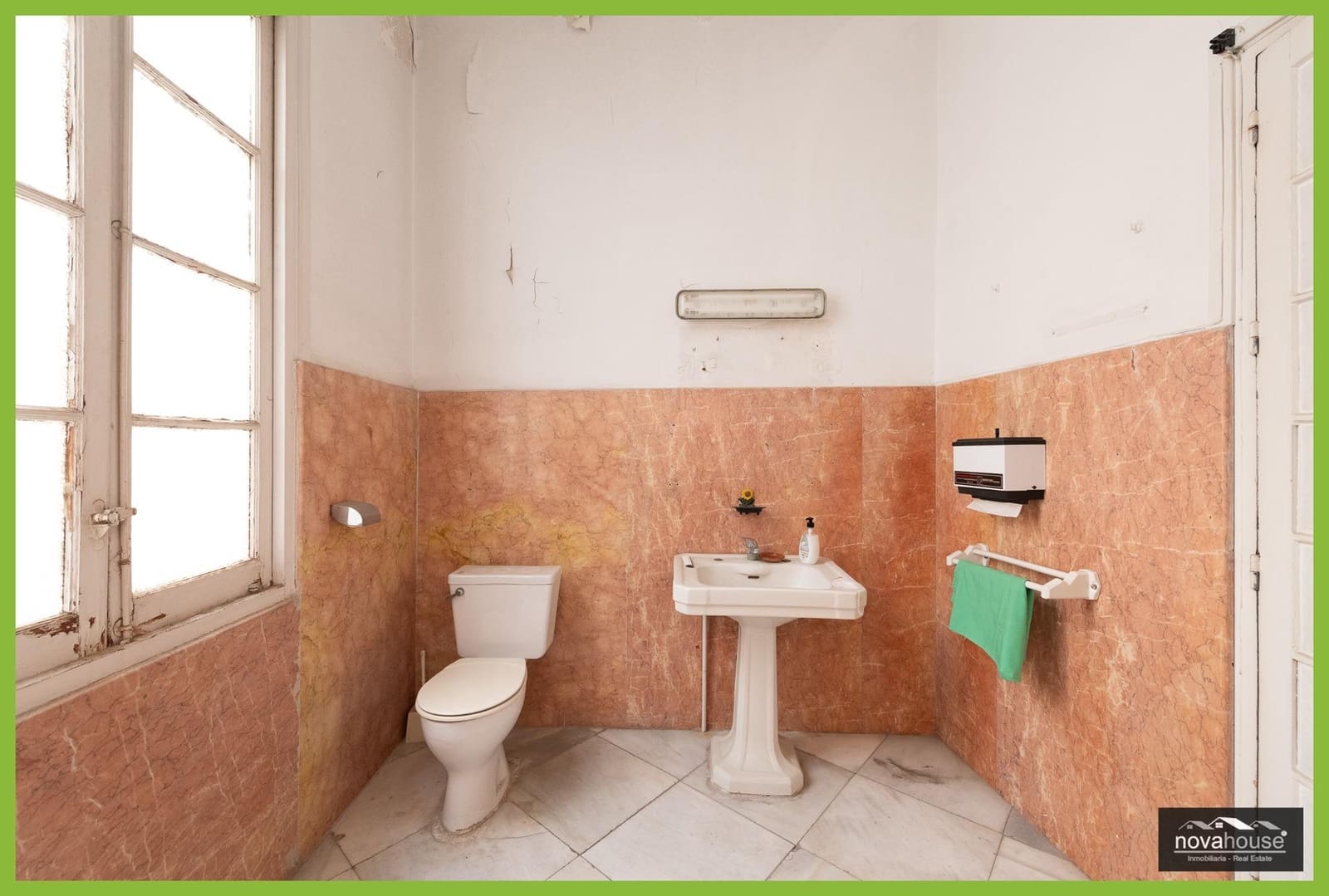 4 bedroom Flat for sale in Malaga city - € 670,000 (Ref: 9502380)