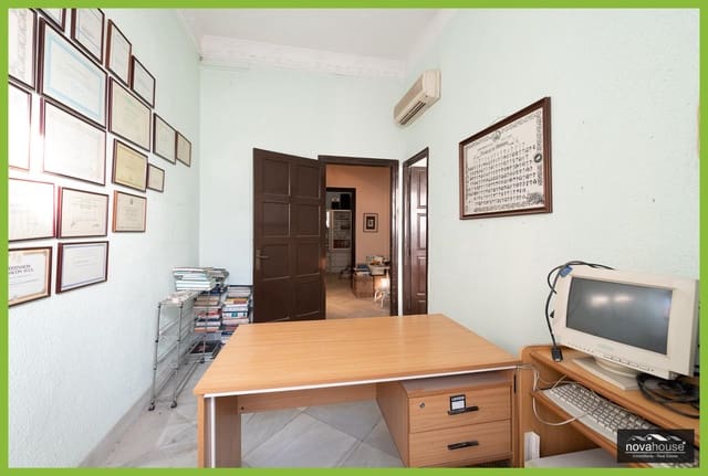 4 bedroom Flat for sale in Centro Historico, Málaga city - € 670,000 (Ref: 9502380)