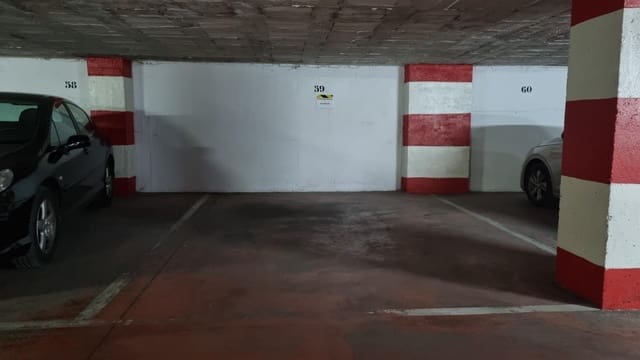 Garaż na sprzedaż w Cruz de Humilladero, Miasto Málaga - 35 000 € (Ref: 9532877)