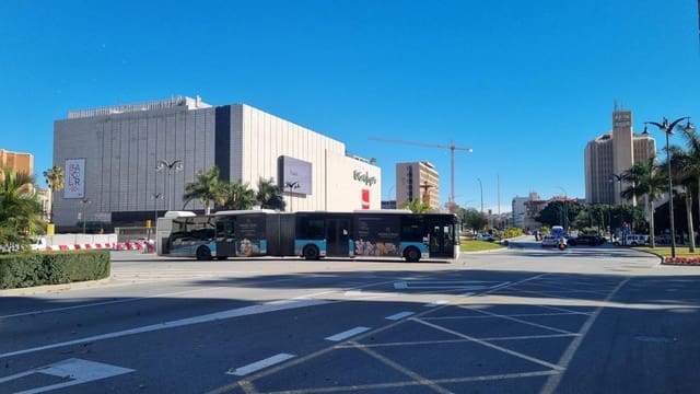 Garaż na sprzedaż w Cruz de Humilladero, Miasto Málaga - 35 000 € (Ref: 9532877)