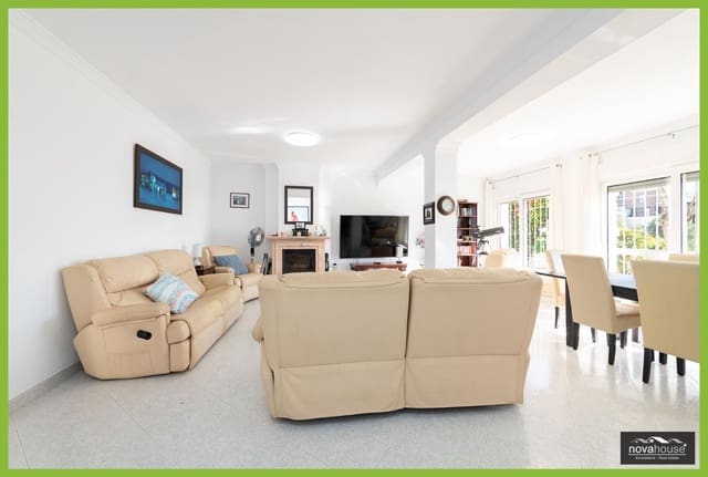 4 chambre Villa/Maison à vendre à Caleta de Vélez, Vélez-Málaga avec piscine garage - 695 000 € (Ref: 9536876)