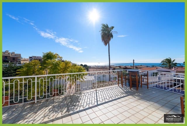 4 slaapkamer Villa te koop in Caleta de Vélez, Vélez-Málaga met zwembad garage - € 695.000 (Ref: 9536876)