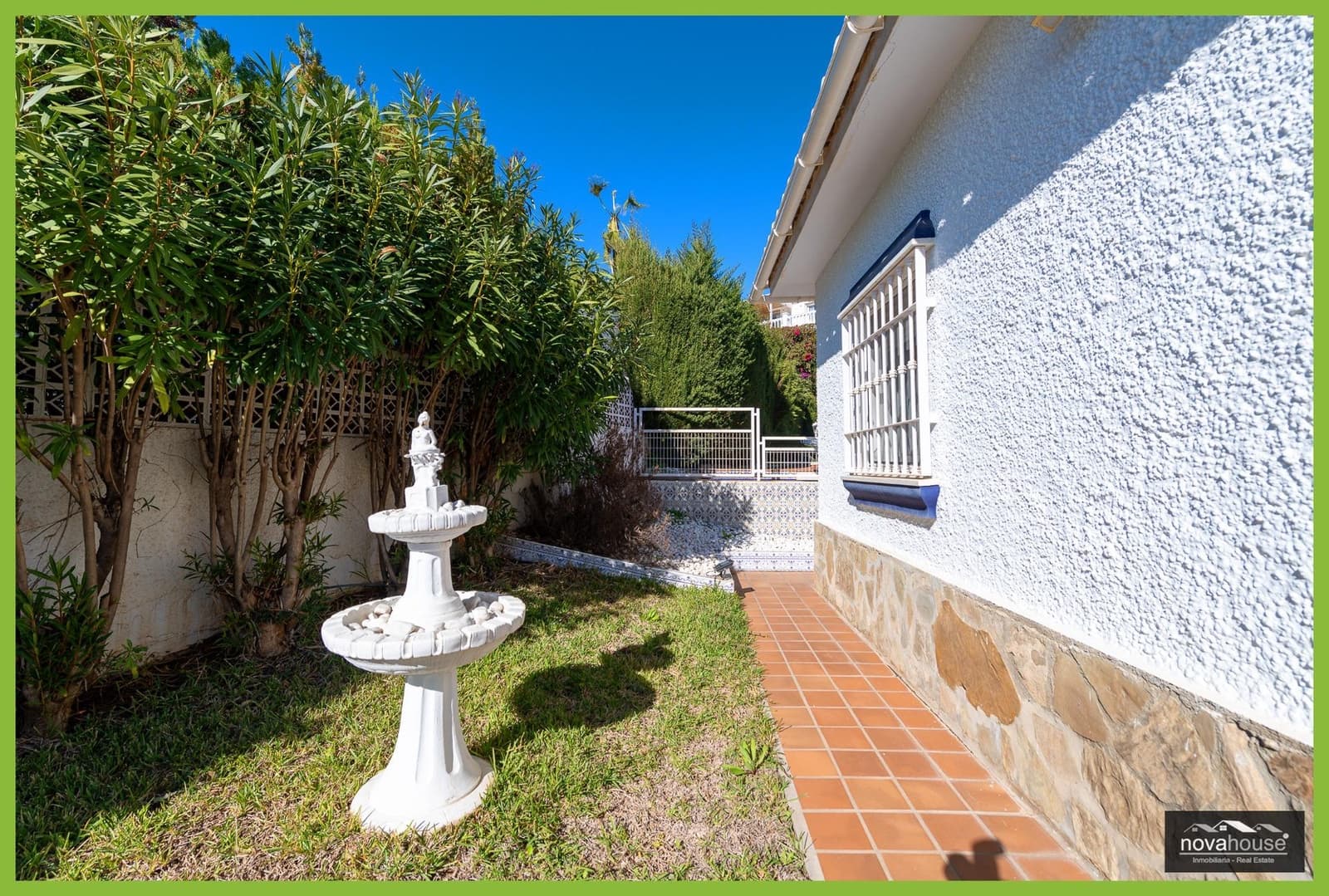 Chalet de 4 habitaciones en Caleta de Vélez en venta con piscina garaje - 680.000 € (Ref: 9536876)