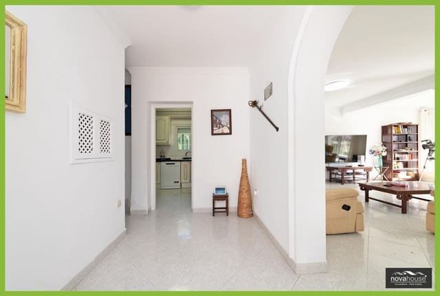 4 makuuhuone Huvila myytävänä paikassa Caleta de Vélez, Vélez-Málaga mukana uima-altaan 
autotalli - 619 000 € (Ref: 9536876)