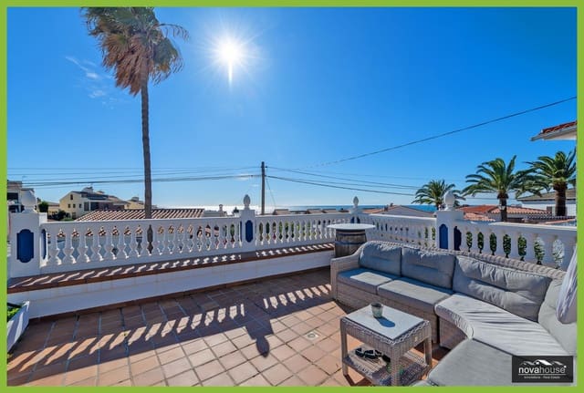 4 makuuhuone Huvila myytävänä paikassa Caleta de Vélez, Vélez-Málaga mukana uima-altaan 
autotalli - 619 000 € (Ref: 9536876)