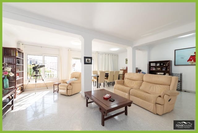 4 makuuhuone Huvila myytävänä paikassa Caleta de Vélez, Vélez-Málaga mukana uima-altaan 
autotalli - 619 000 € (Ref: 9536876)